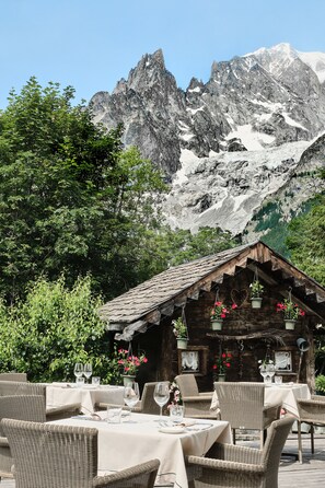 Breakfast, lunch, dinner served; Italian cuisine, garden views 