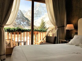 Quarto luxo, banheira de imersão (balcony) | Roupas de cama premium, edredons de pluma, frigobar, cofres nos quartos