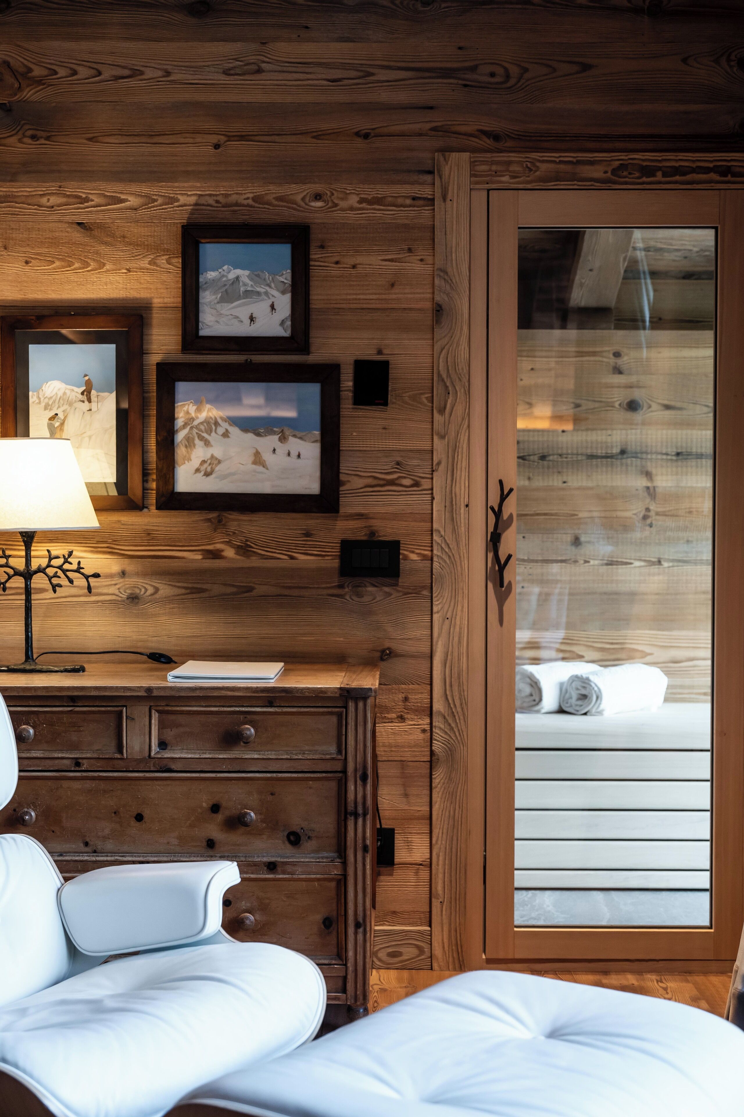 suite, hot tub (rocher, sauna) | living area | lcd tv, pay films