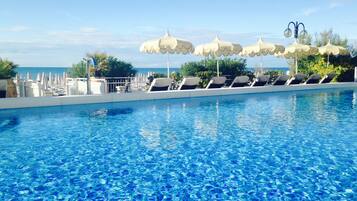 Außenpool, Cabañas (gegen Gebühr), Liegestühle