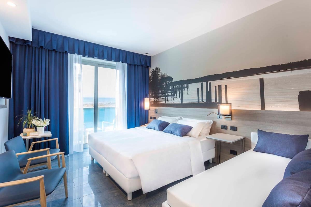 in-room safe, desk, soundproofing, free wifi