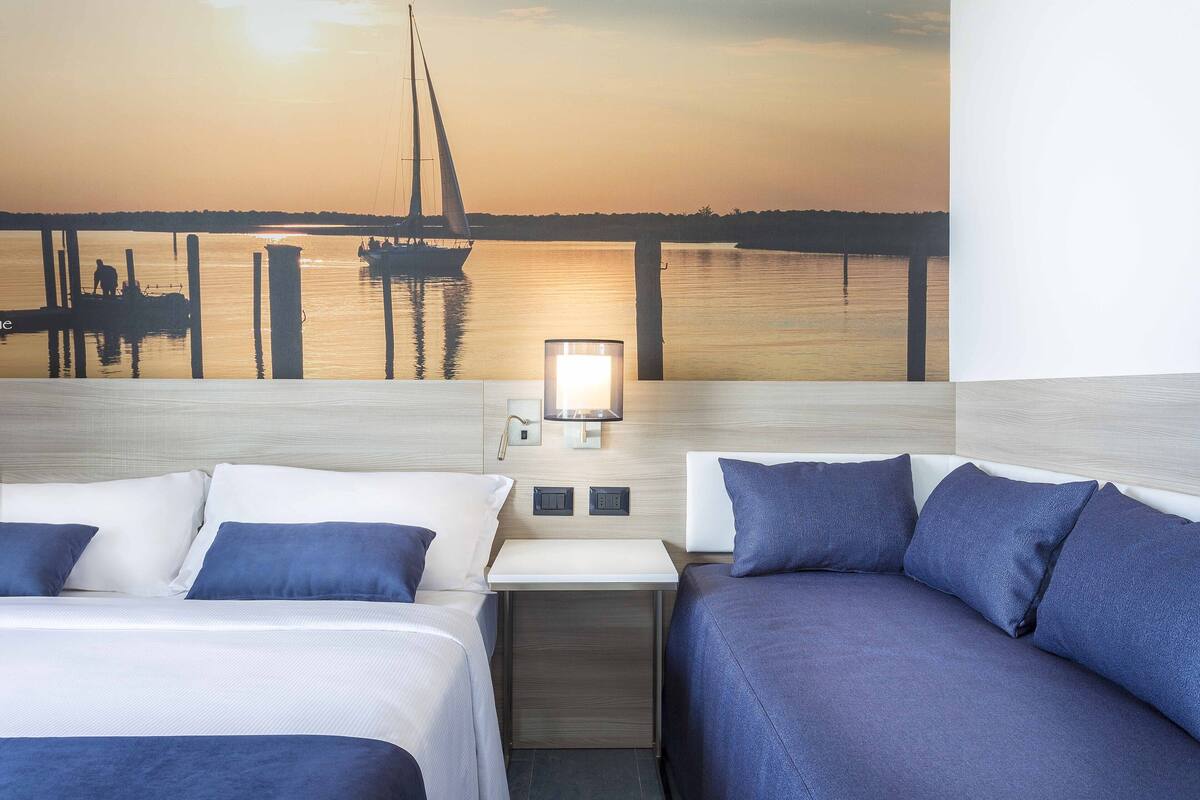 in-room safe, desk, soundproofing, free wifi