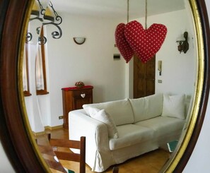 Appartement, 1 chambre, dans l’édifice annexe | Aire de séjour | Téléviseur à écran plat