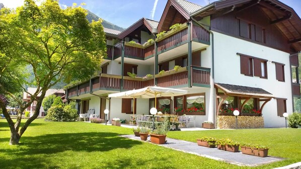 Front of property - Hotel Garni La Felce (Carisolo)