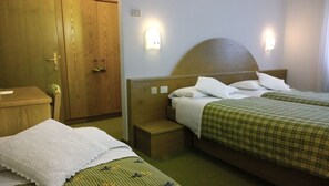 Apartment, 1 Bedroom, Annex Building | Individually furnished, WiFi, bed sheets - Hotel Garni La Felce (Carisolo)