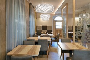 酒吧(店内)