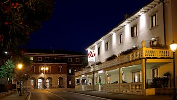 Façade de l’hébergement - soirée/nuit