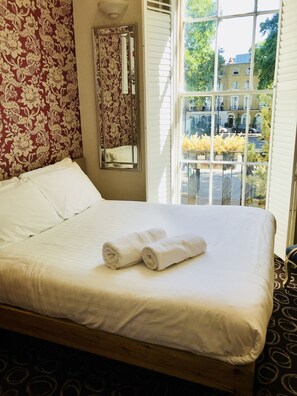 In-room safe, desk, iron/ironing board, free WiFi - The Excelsior Hotel (London)