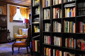Library - Hotel Montana (Pinzolo)