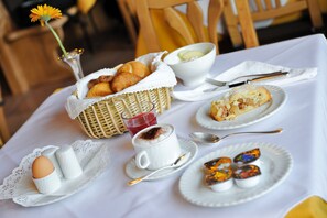Free buffet breakfast - Hotel Montana (Pinzolo)
