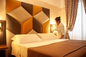 Double or Twin Room | In-room safe, desk, blackout drapes, free WiFi - Hotel Assisi (Rome)