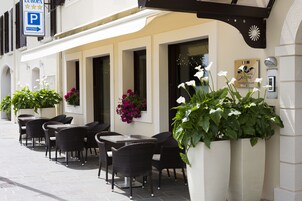 Pintu masuk properti