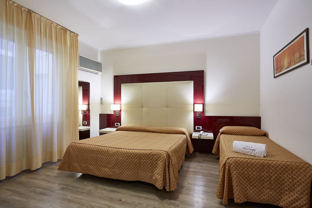 Driepersoonskamer | Italiaanse Frette-lakens, luxe beddengoed, donsdekens