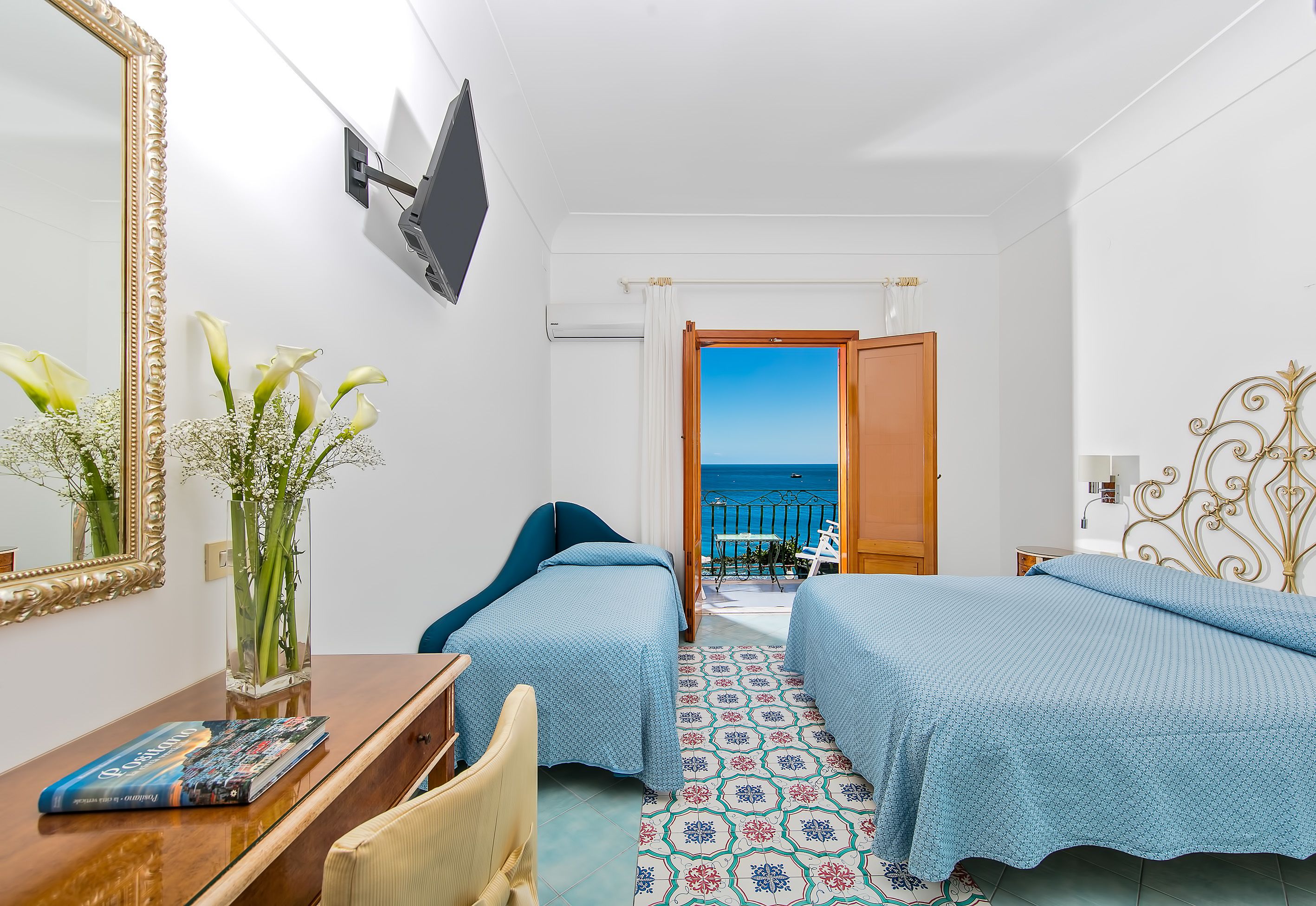 triple room, balcony, sea view | down duvets, minibar, in-room safe, desk