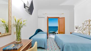 Chambre Triple, balcon, vue mer