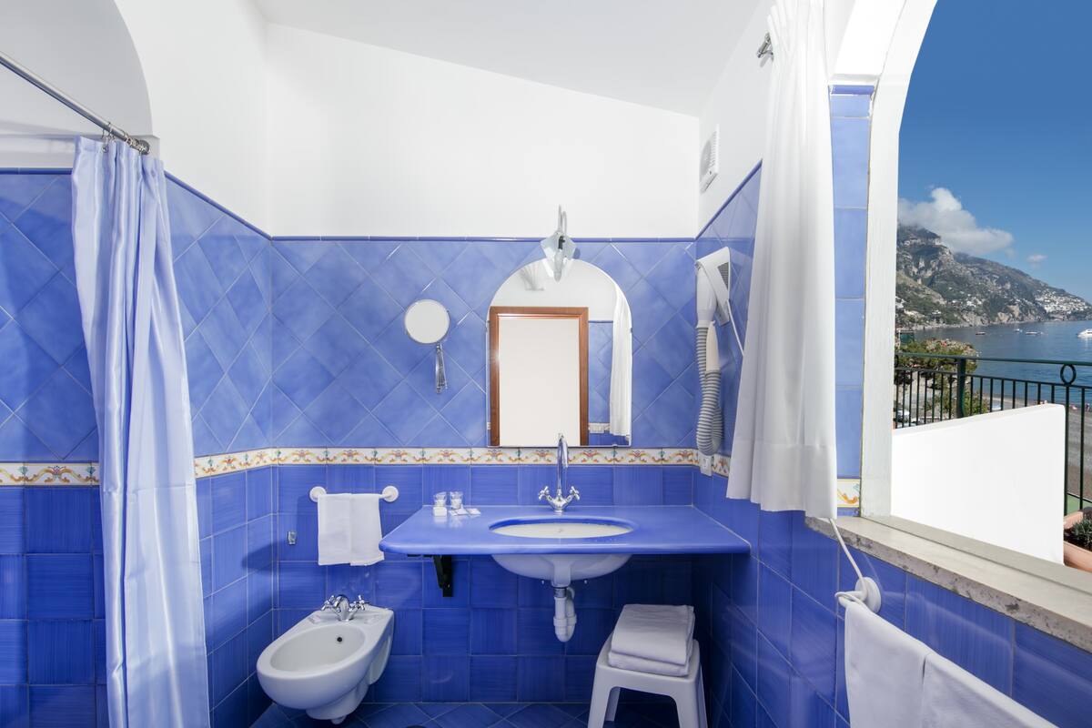 superior double room, terrace, sea view | bathroom | rainfall showerhead, hair dryer, bidet, towels