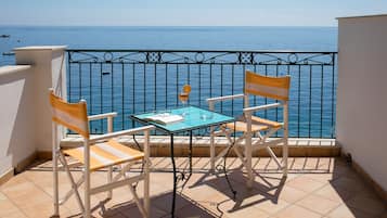 Kolmen hengen comfort-huone, terassi, merinäköala | Parveke