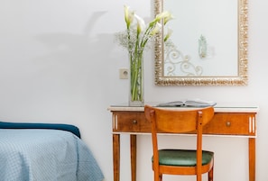 Triple Room, Balcony, Sea View | Down comforters, minibar, in-room safe, desk - Hotel Pupetto (Positano)