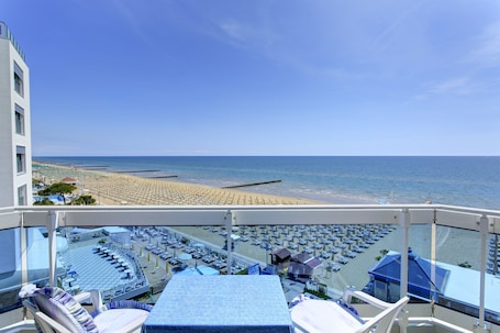 Double or Twin Room, Sea View (Elegance) | Hypo-allergenic bedding, minibar, in-room safe, desk. Hotel Cavalieri Palace