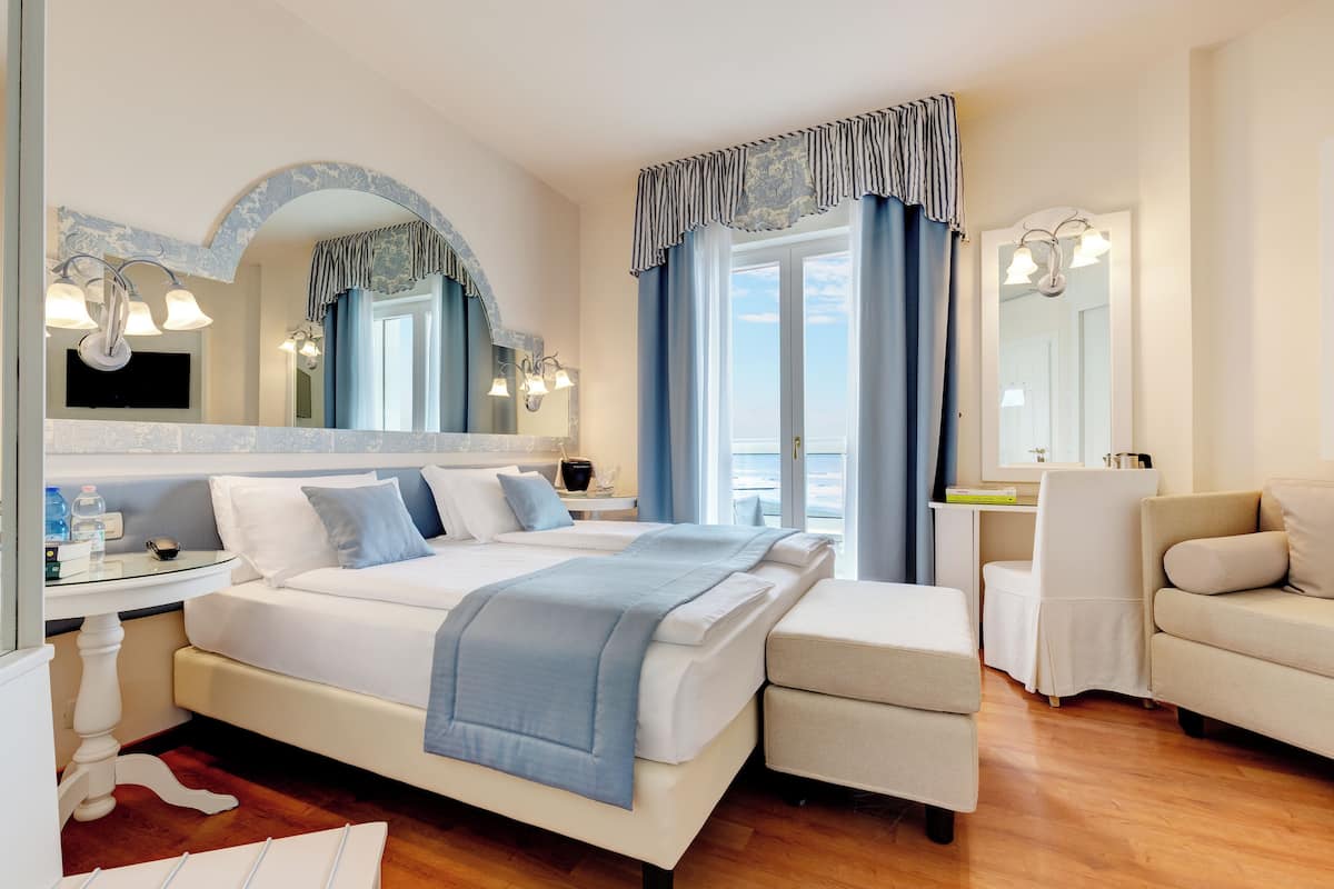 Dubbelrum eller tvåbäddsrum - havsutsikt (Elegance) | Allergitestade sängkläder, minibar och värdeförvaringsskåp på rummet