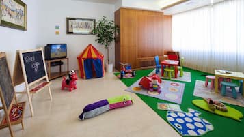 Kids can play and create in this spacious room with a wardrobe, TV, and plenty of toys and art supplies.