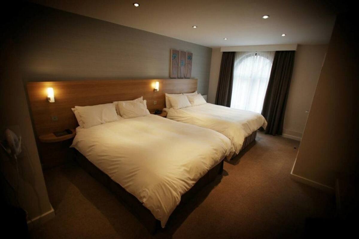 in-room safe, laptop workspace, iron/ironing board, free wifi