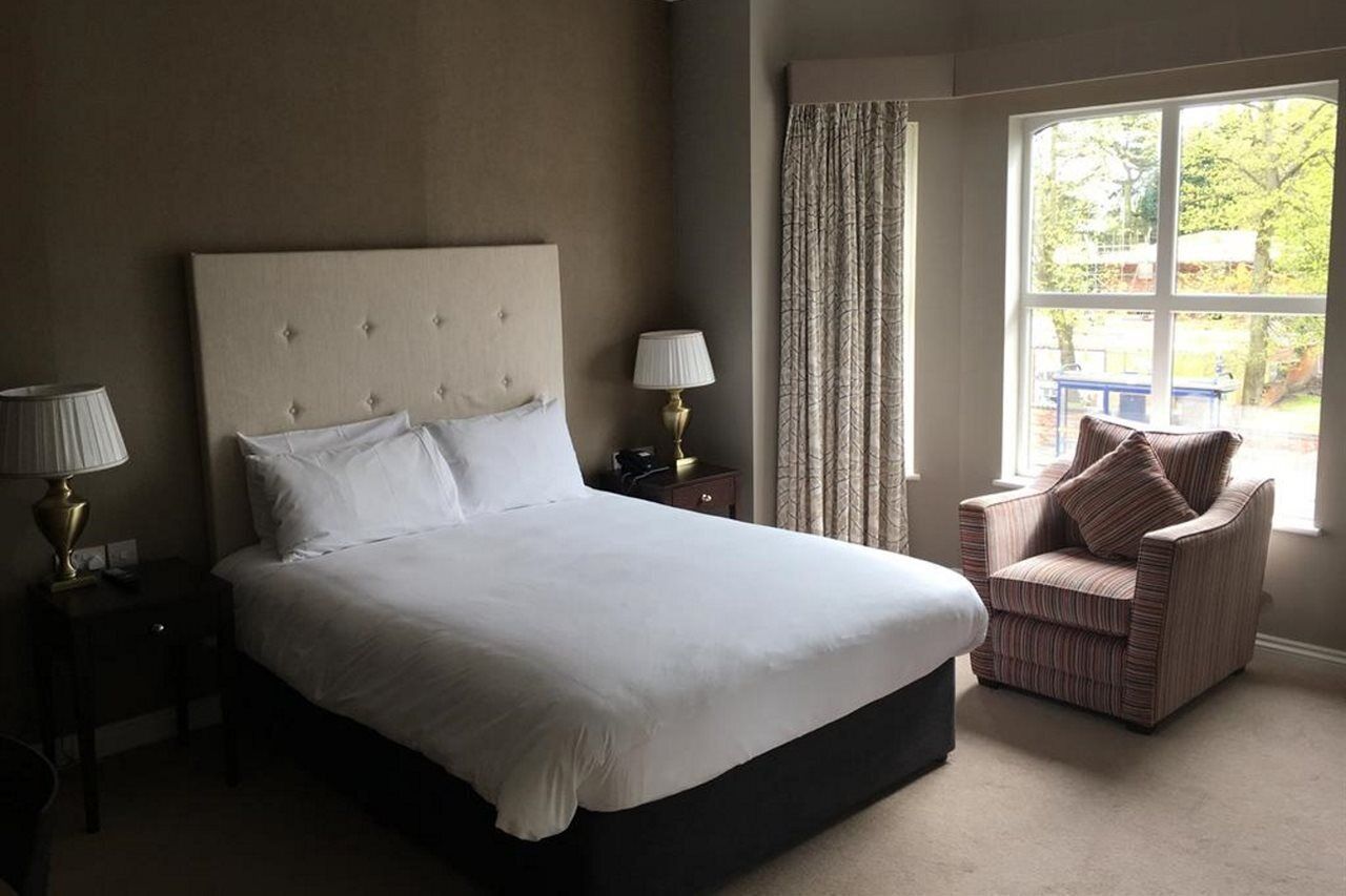 in-room safe, laptop workspace, iron/ironing board, free wifi