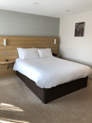 Zimmersafe, laptopgeeigneter Arbeitsplatz, Bügeleisen/Bügelbrett