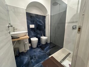 Comfort Apartment | Bathroom | Shower, free toiletries, hair dryer, towels - Hotel Ercoli (Rome)