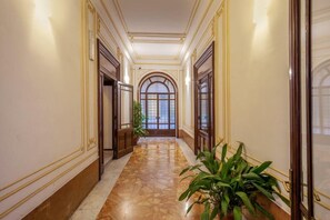 Interior entrance - Hotel Ercoli (Rome)