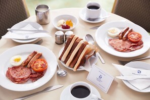 Dining - The Diplomat Hotel (London)
