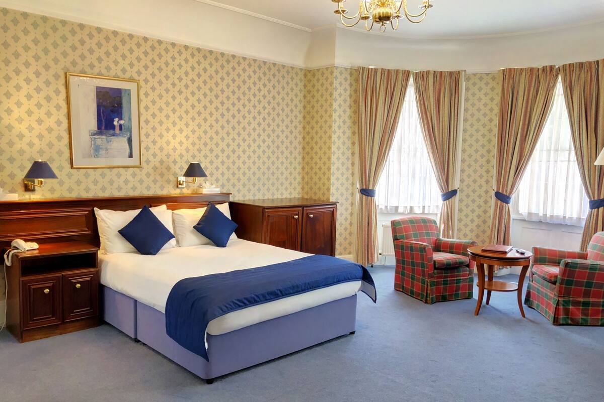 In-room safe, desk, iron/ironing board (on request), WiFi (free)