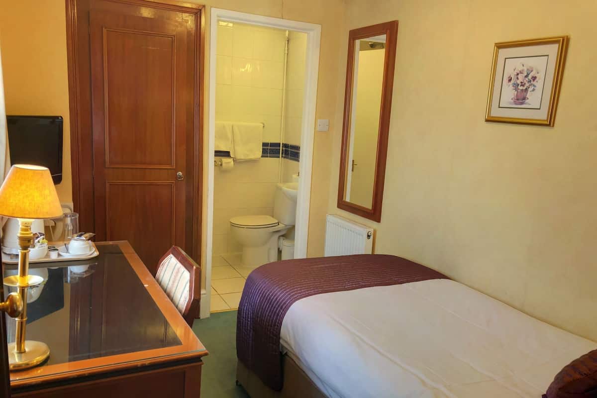 Chambre Simple Ăconomique | Coffres-forts dans les chambres, bureau, fer et planche Ă repasser