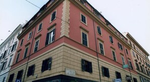 Front of property - Hotel Fenicia (Rome)
