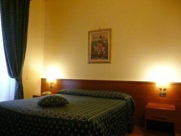 Double Room | In-room safe, desk, WiFi (free) - Hotel Fenicia (Rome)