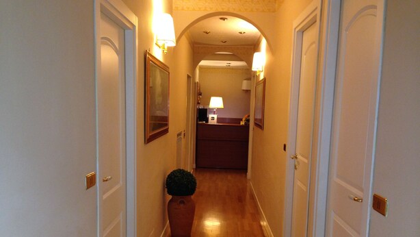 Unclassified image, 1 of 41, button - Hotel Fenicia (Rome)