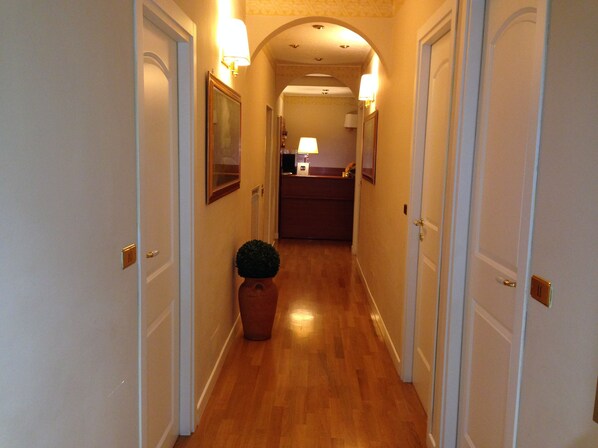 Coffres-forts dans les chambres, bureau, Wi-Fi gratuit