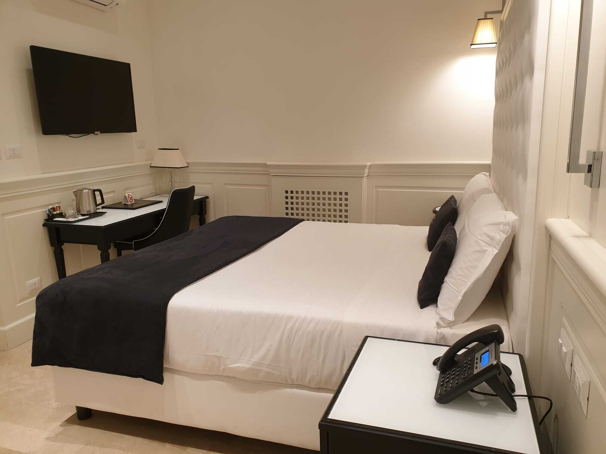 double room | minibar, in-room safe, desk, blackout curtains