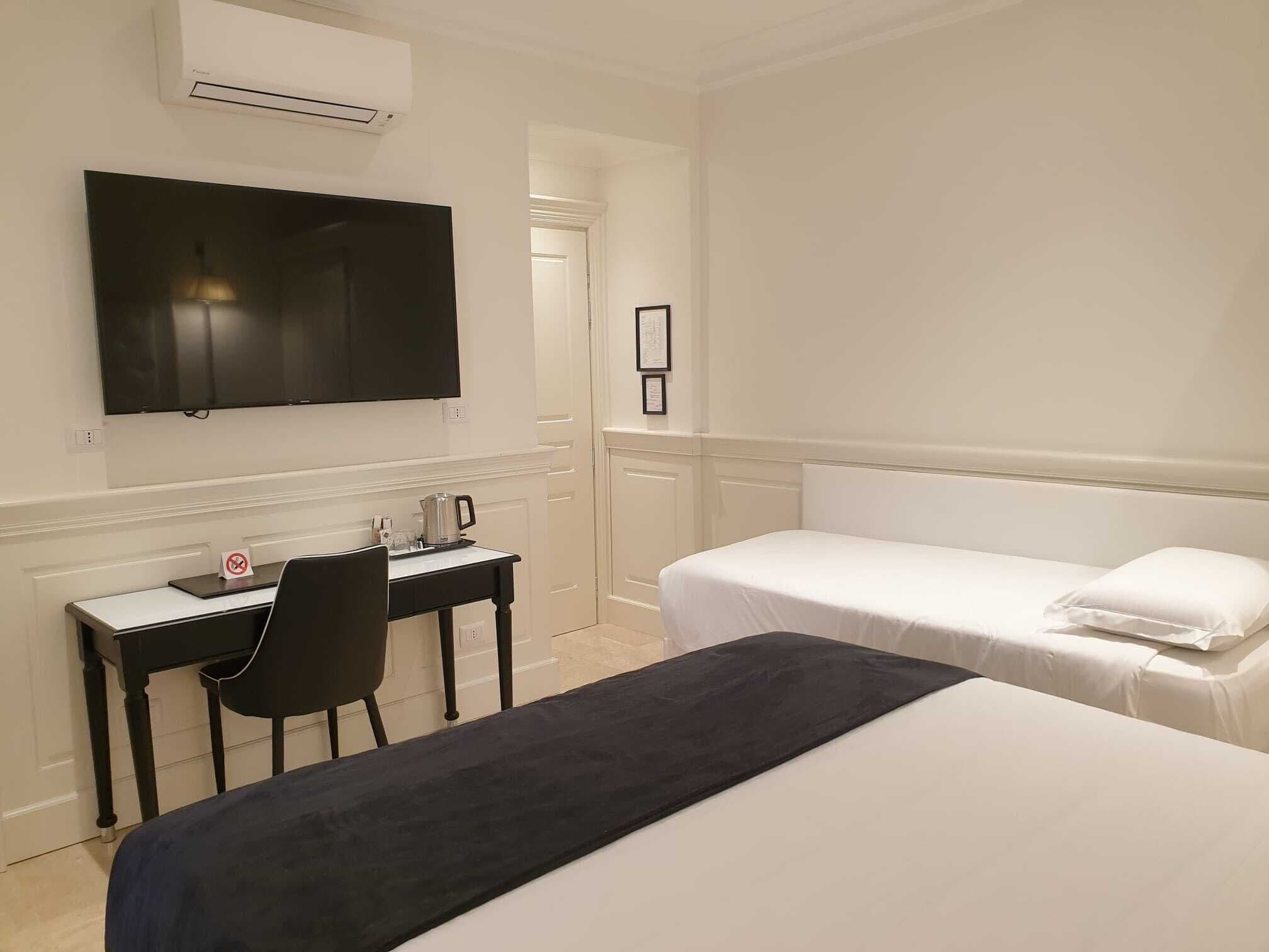 triple room | minibar, in-room safe, desk, blackout curtains