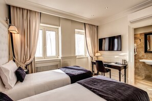 Twin Room | Minibar, desk, blackout curtains, soundproofing - Hotel Domus Mea (Rome)
