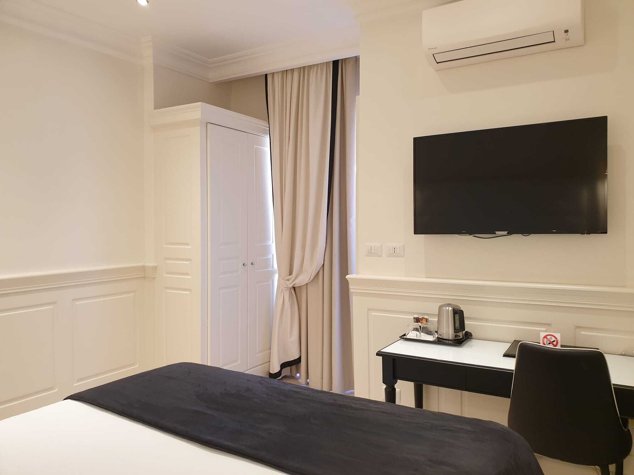 minibar, in-room safe, desk, blackout curtains