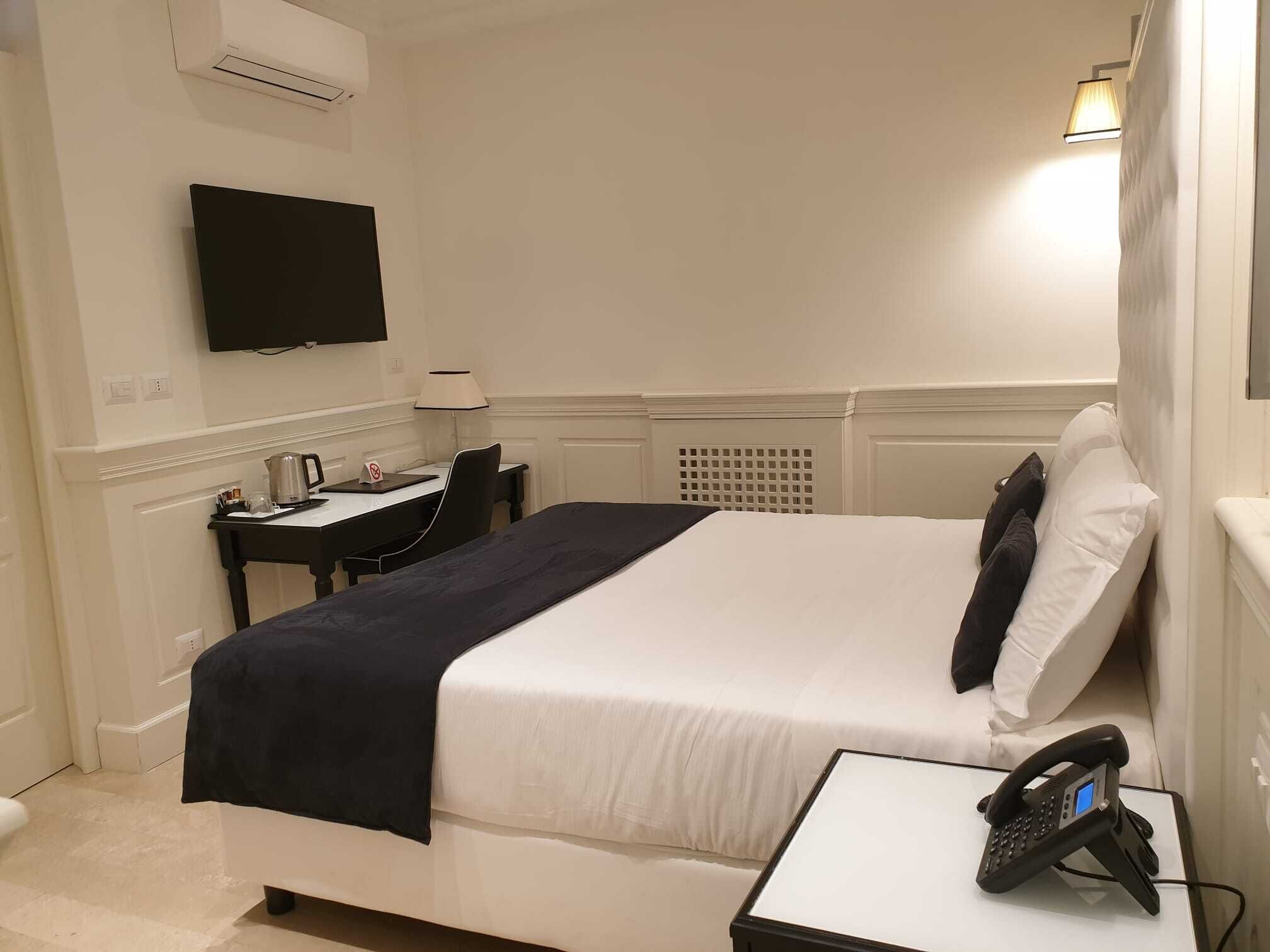 double room | minibar, in-room safe, desk, blackout curtains