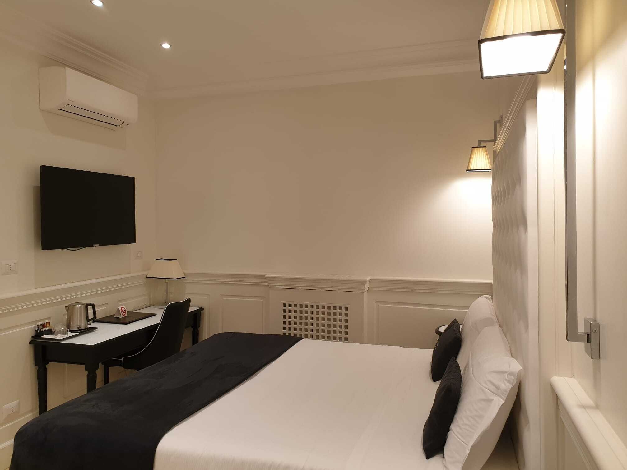 double room | minibar, in-room safe, desk, blackout curtains