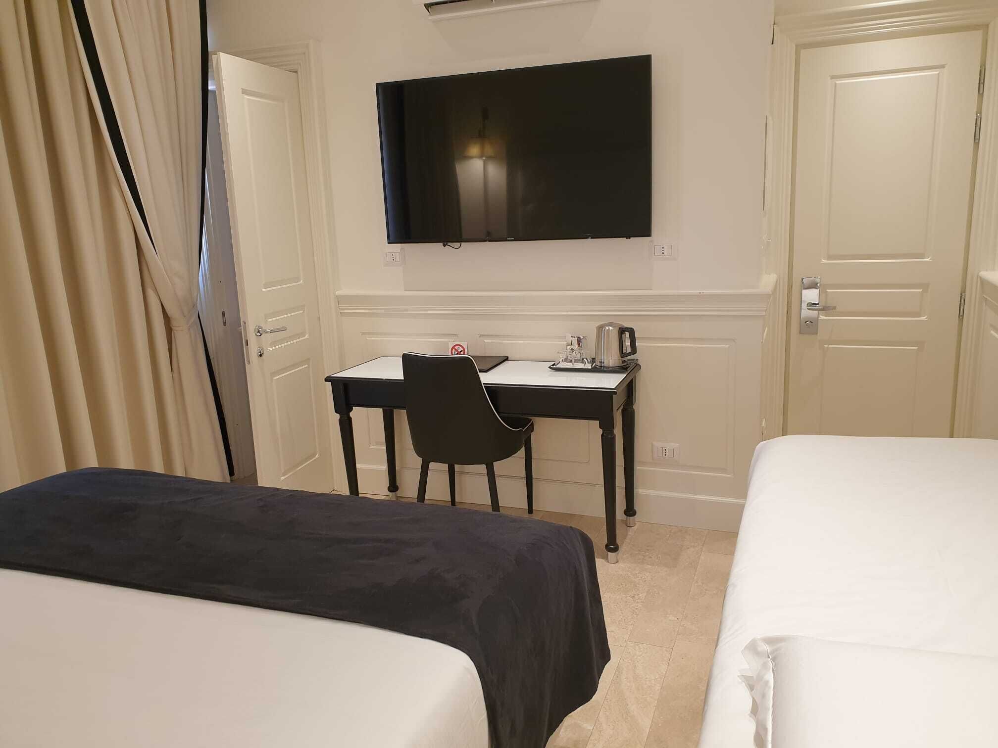 triple room | minibar, in-room safe, desk, blackout curtains