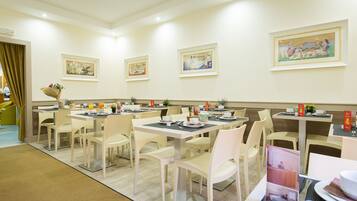 Tägliches inbegriffenes Frühstücksbuffet