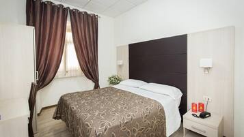 Doppelzimmer | Zimmersafe, Schreibtisch, Babybetten, kostenloses WLAN