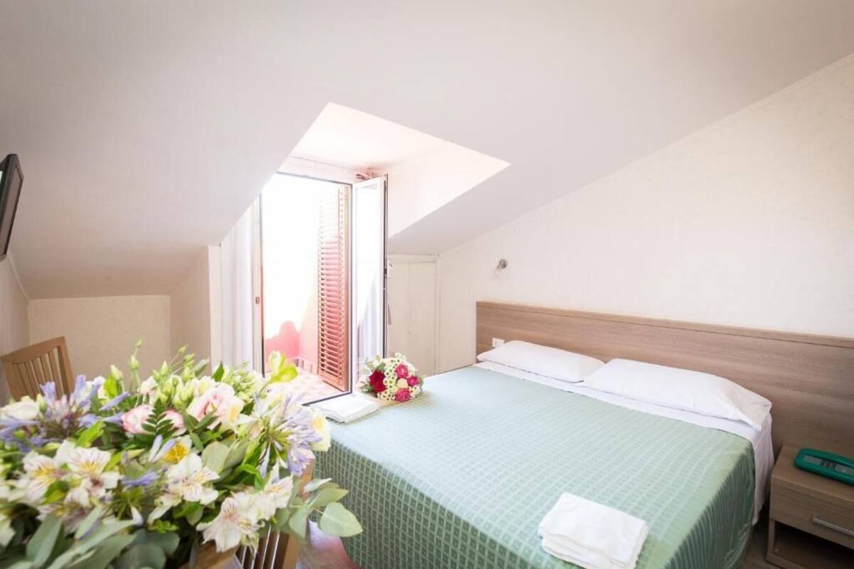 In-room safe, desk, cribs (surcharge), WiFi (free)