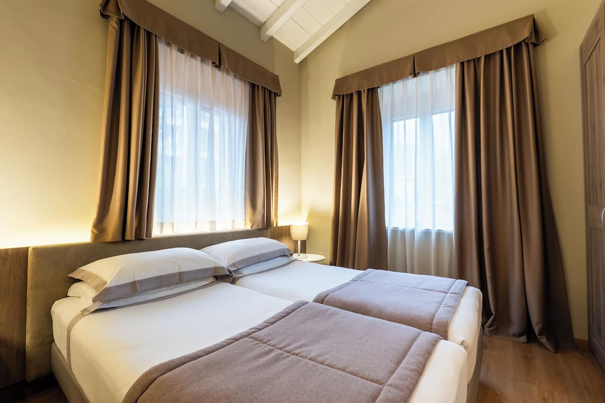 superior suite, 2 bedrooms | 2 bedrooms, premium bedding, down duvets, minibar