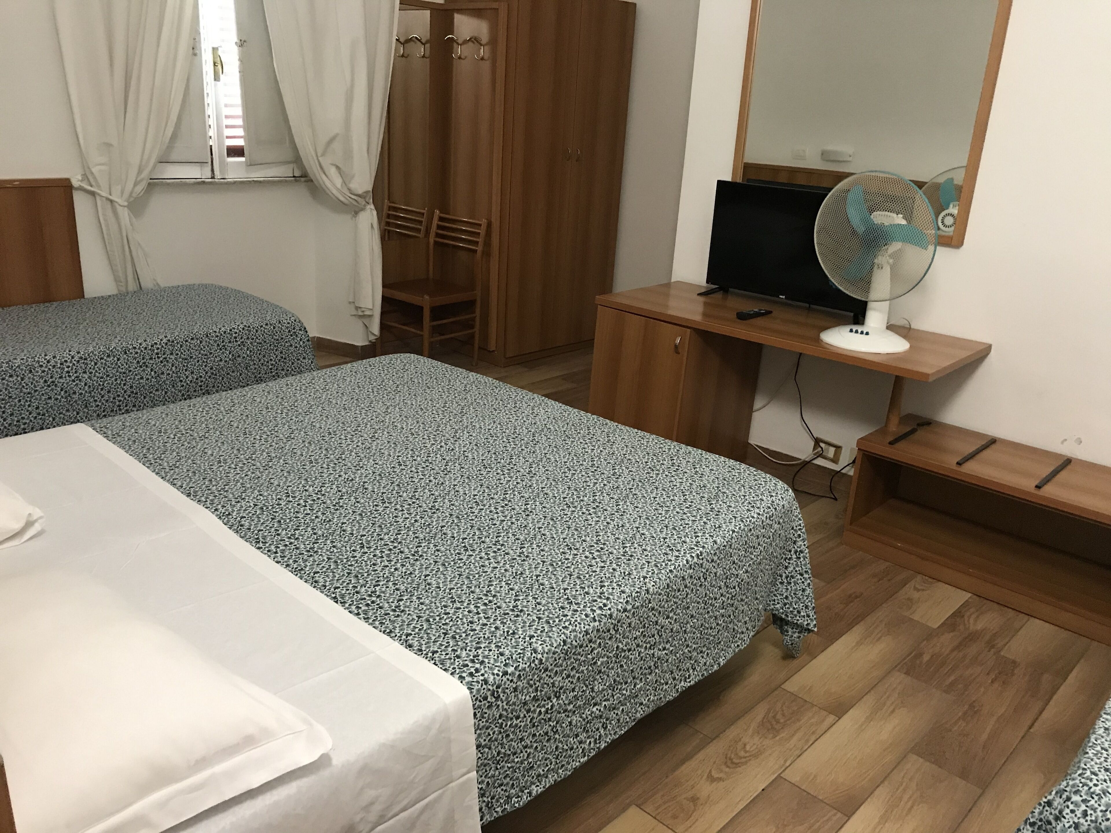 quadruple room | 1 bedroom, desk, blackout curtains, free wifi