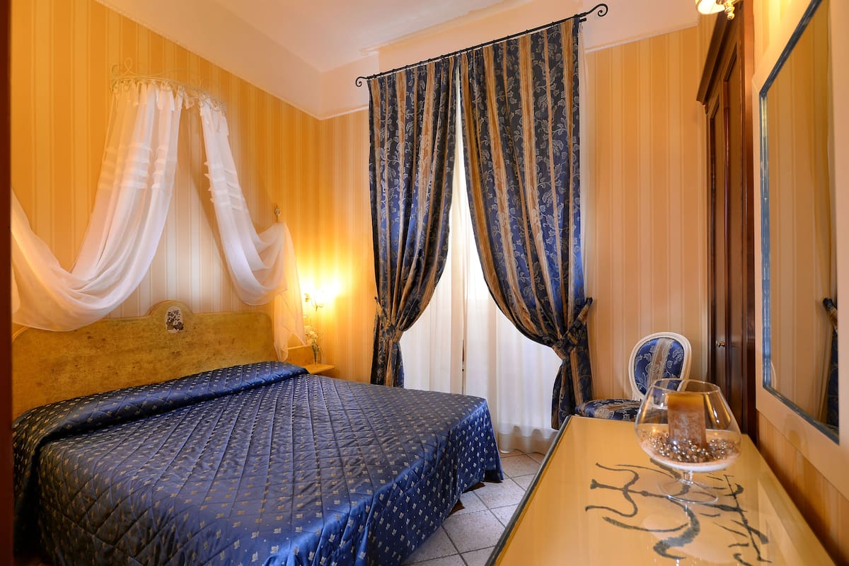 Klassieke kamer, 1 twee- of 2 eenpersoonsbedden | Italiaanse Frette-lakens, luxe beddengoed, donzen dekbedden